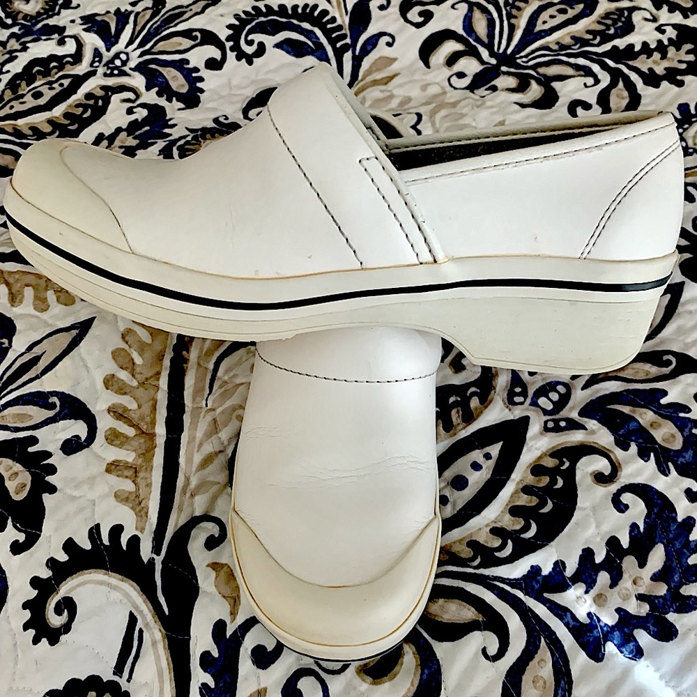 White leather Dansko shoes size 40